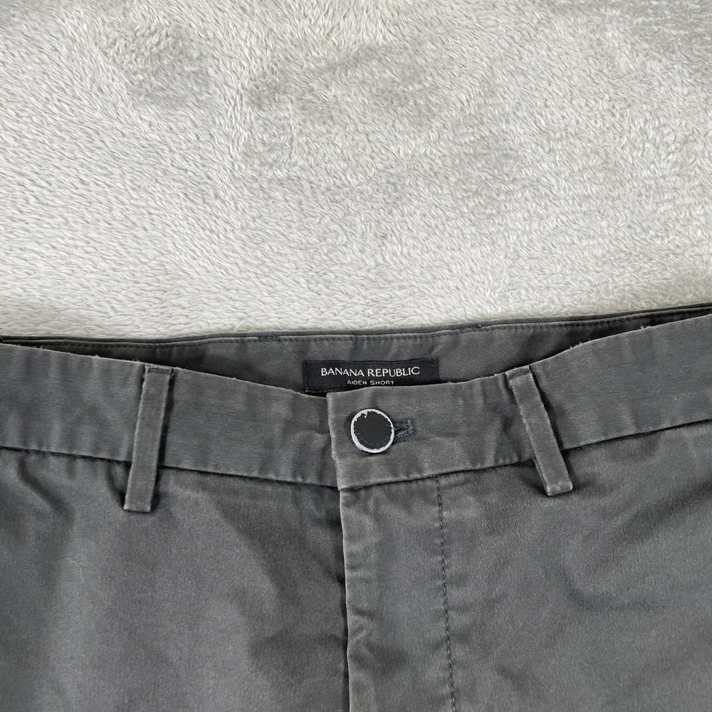 Banana Republic Aiden Short Mens 30 Gray Chino Cotton Stretch Casual Preppy Slim